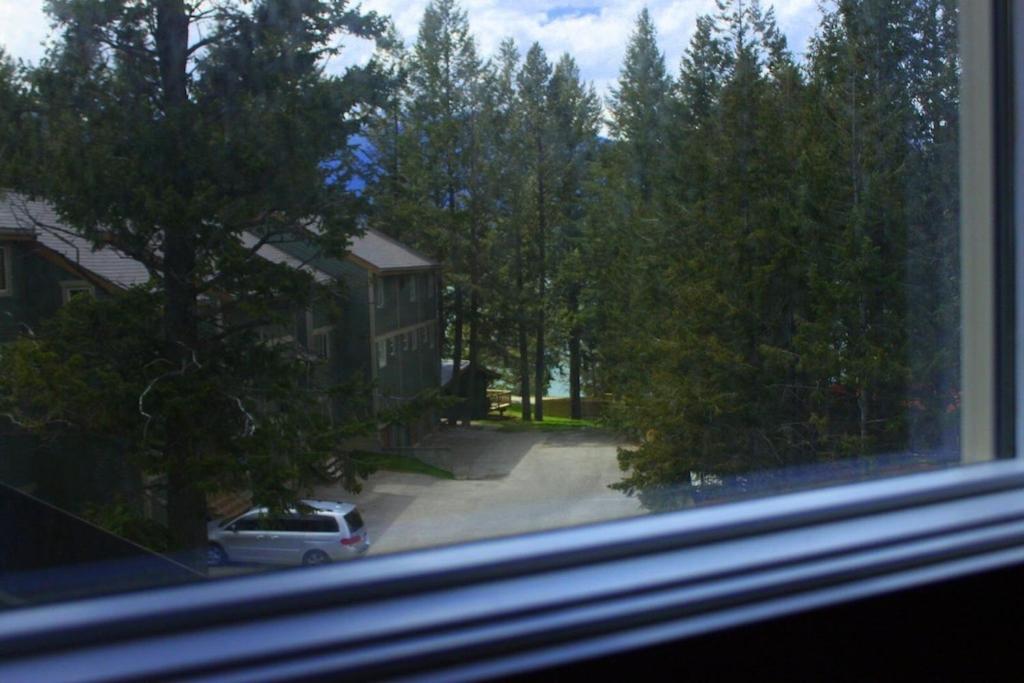 Akiskinook At Windermere Lake - Private Beach Access - New Pool And Hot Tub Now Open! Инвермор Екстериор снимка