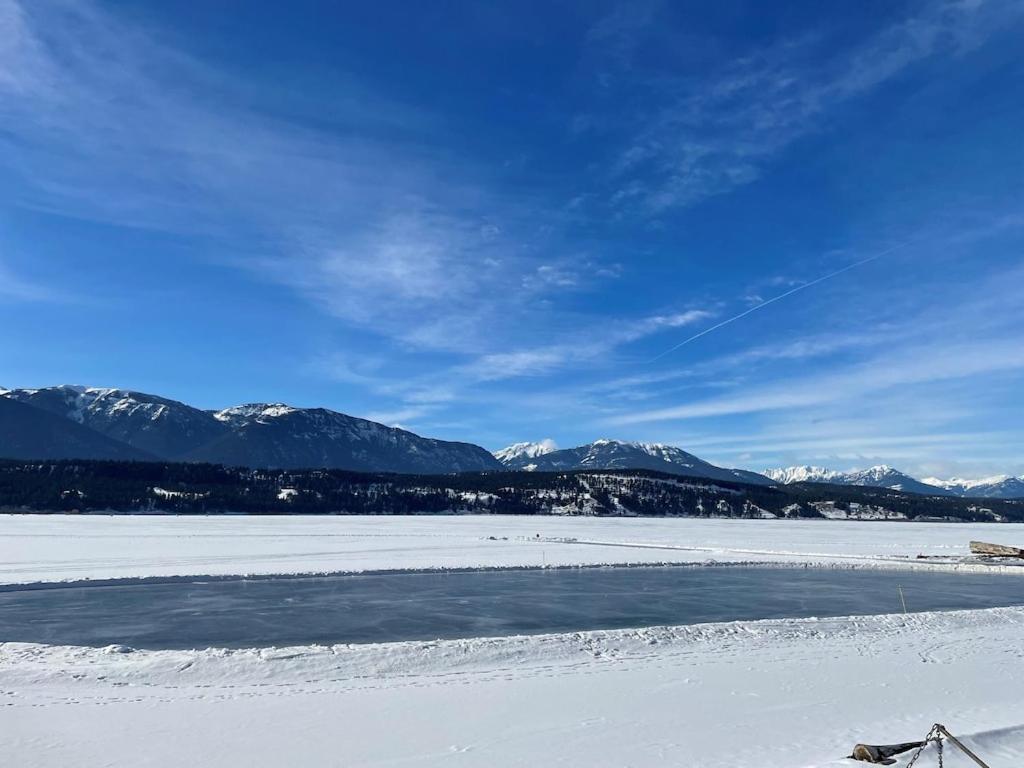 Akiskinook At Windermere Lake - Private Beach Access - New Pool And Hot Tub Now Open! Инвермор Екстериор снимка