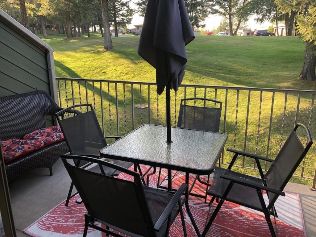 Akiskinook At Windermere Lake - Private Beach Access - New Pool And Hot Tub Now Open! Инвермор Екстериор снимка