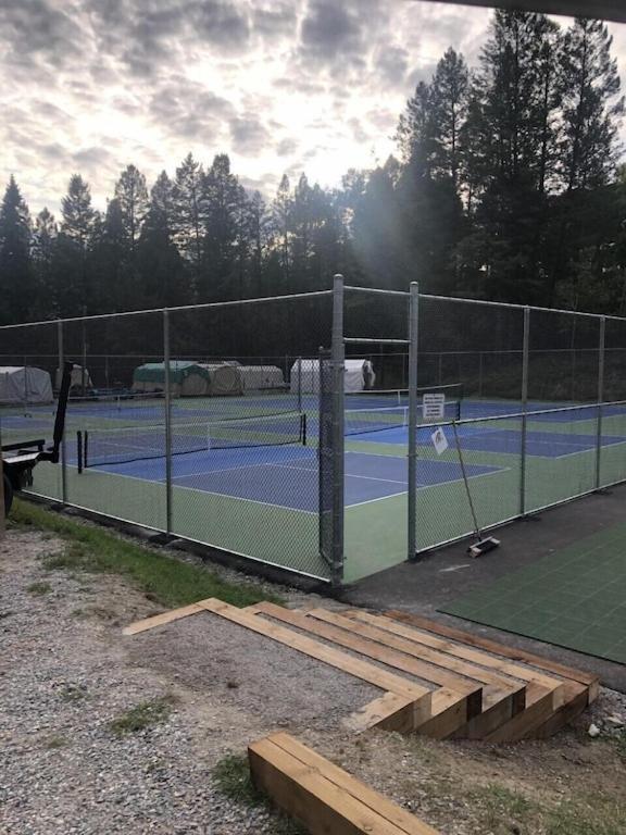 Akiskinook At Windermere Lake - Private Beach Access - New Pool And Hot Tub Now Open! Инвермор Екстериор снимка