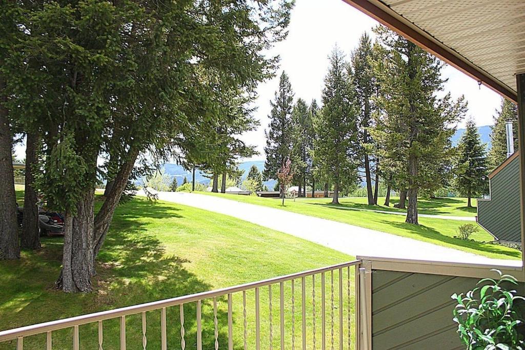 Akiskinook At Windermere Lake - Private Beach Access - New Pool And Hot Tub Now Open! Инвермор Екстериор снимка