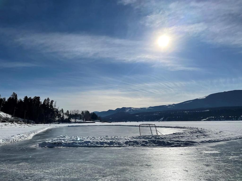 Akiskinook At Windermere Lake - Private Beach Access - New Pool And Hot Tub Now Open! Инвермор Екстериор снимка